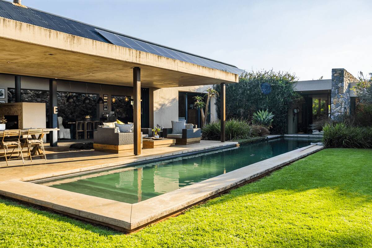 Courtyard pool residence